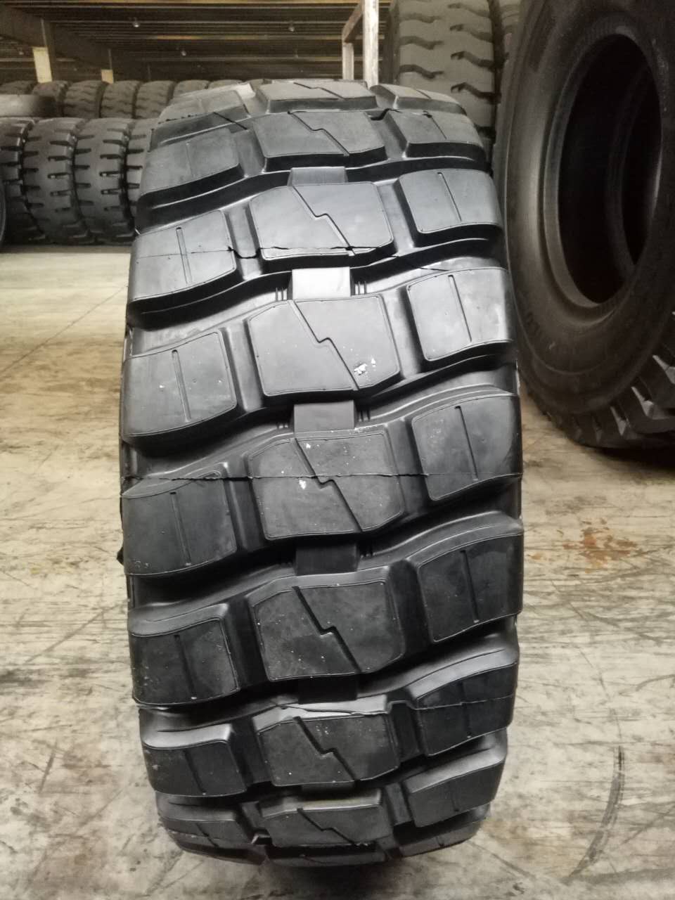 HILO BXDN 17.5R25 20.5R25