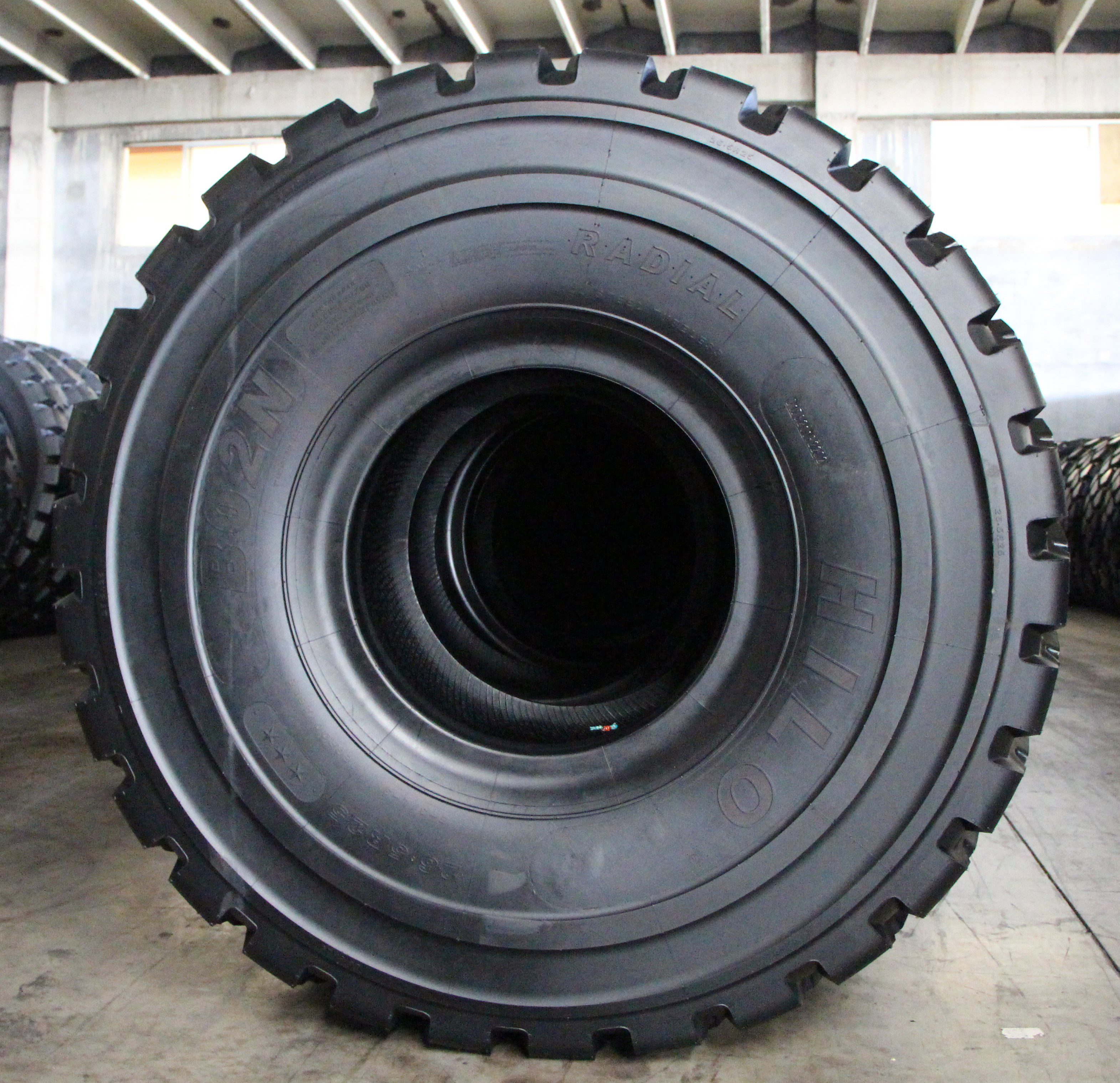 HILO B02N 23.5R25 26.5R25